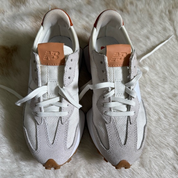 New Balance 327 like NEW! - Picture 6 of 7